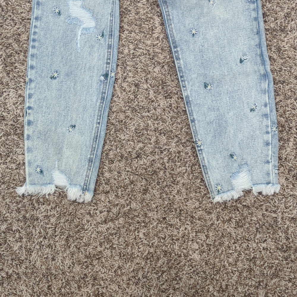Tinseltown distressed floral embroidered hi-rise the mom jeans - Picture 10 of 13